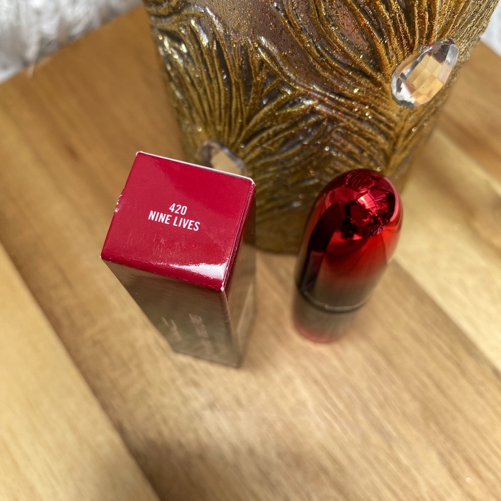 MAC ARGAN OIL LOVE ME LIPSTICK IN NINE LIVES - Picture 6 of 6